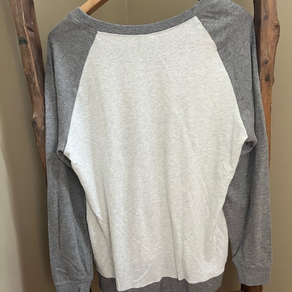 NWT North Carolina Tar Heels UNC Crewneck Light Weight Sweatshirt - Picture 3 of 8